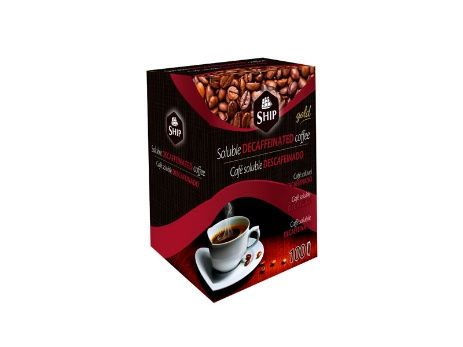 Caja de café descafeinado instantáneo, de color rojo oscuro y marrón con granos de café y una taza de café.
