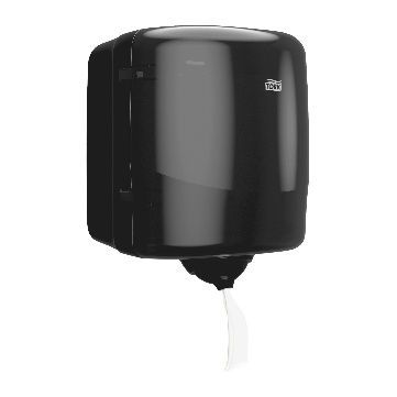 Dispensador de toallas de papel Tork, de color negro, para montaje en pared, con una toalla de papel que sobresale de la parte inferior.