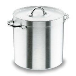 Olla de aluminio con tapa y asas laterales.