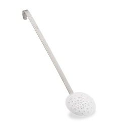 Skimmer de acero inoxidable con mango largo y cabezal perforado.