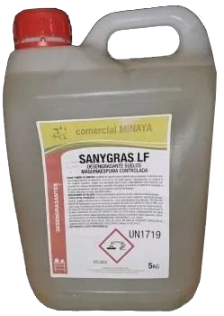 Jarra de plástico de color marrón con la etiqueta 