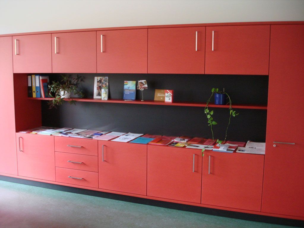 Schränke Regale - Tschaggelar Bau- und Möbelschreinerei GmbH in Bern