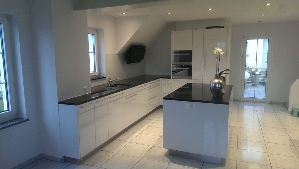 Küche weiss - Tschaggelar Bau- und Möbelschreinerei GmbH in Bern