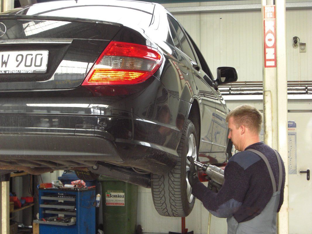 Autoreparatur bei B & K Auto- und Reifencenter e.K.