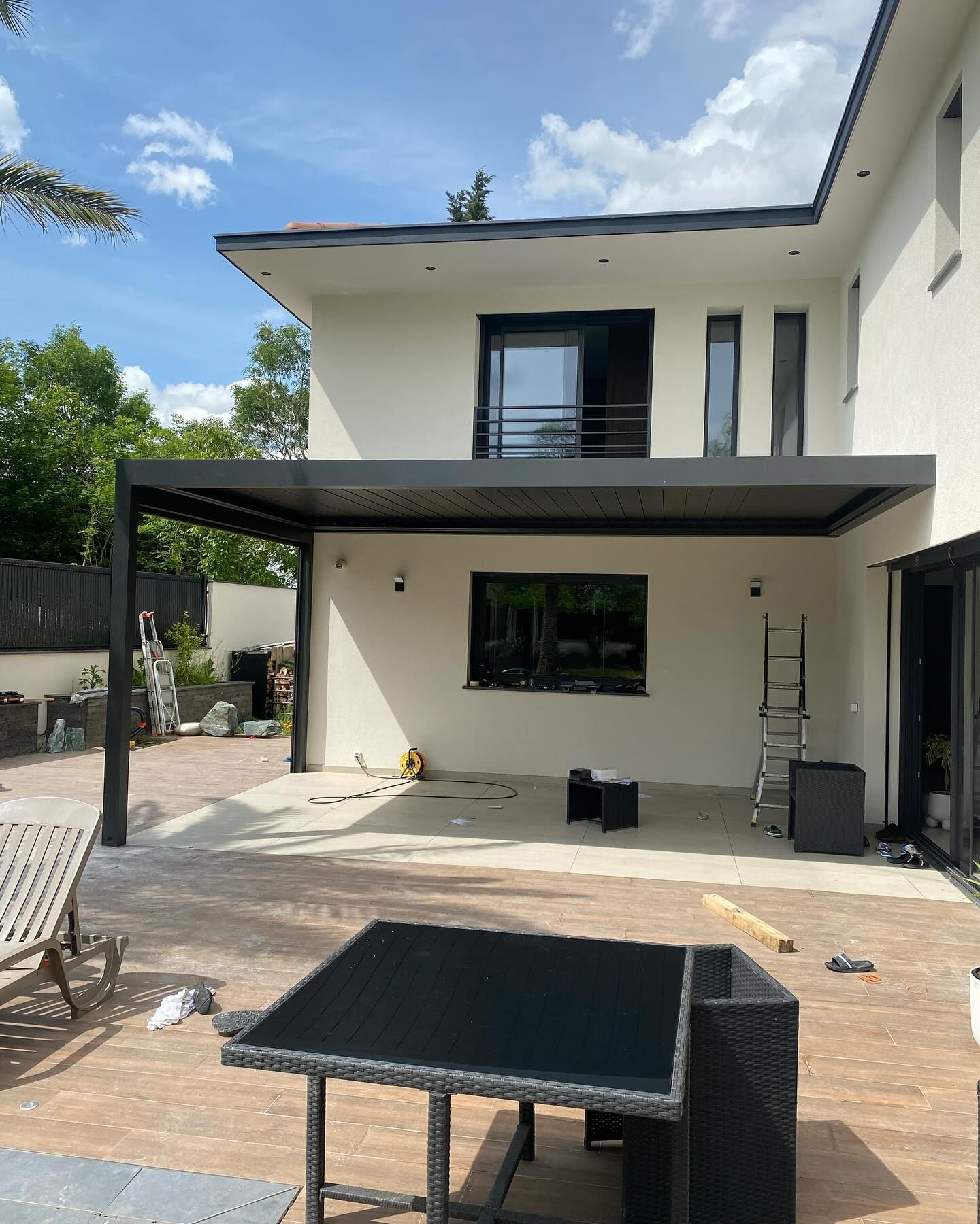 Pergola en aluminium sur une maison individuelle