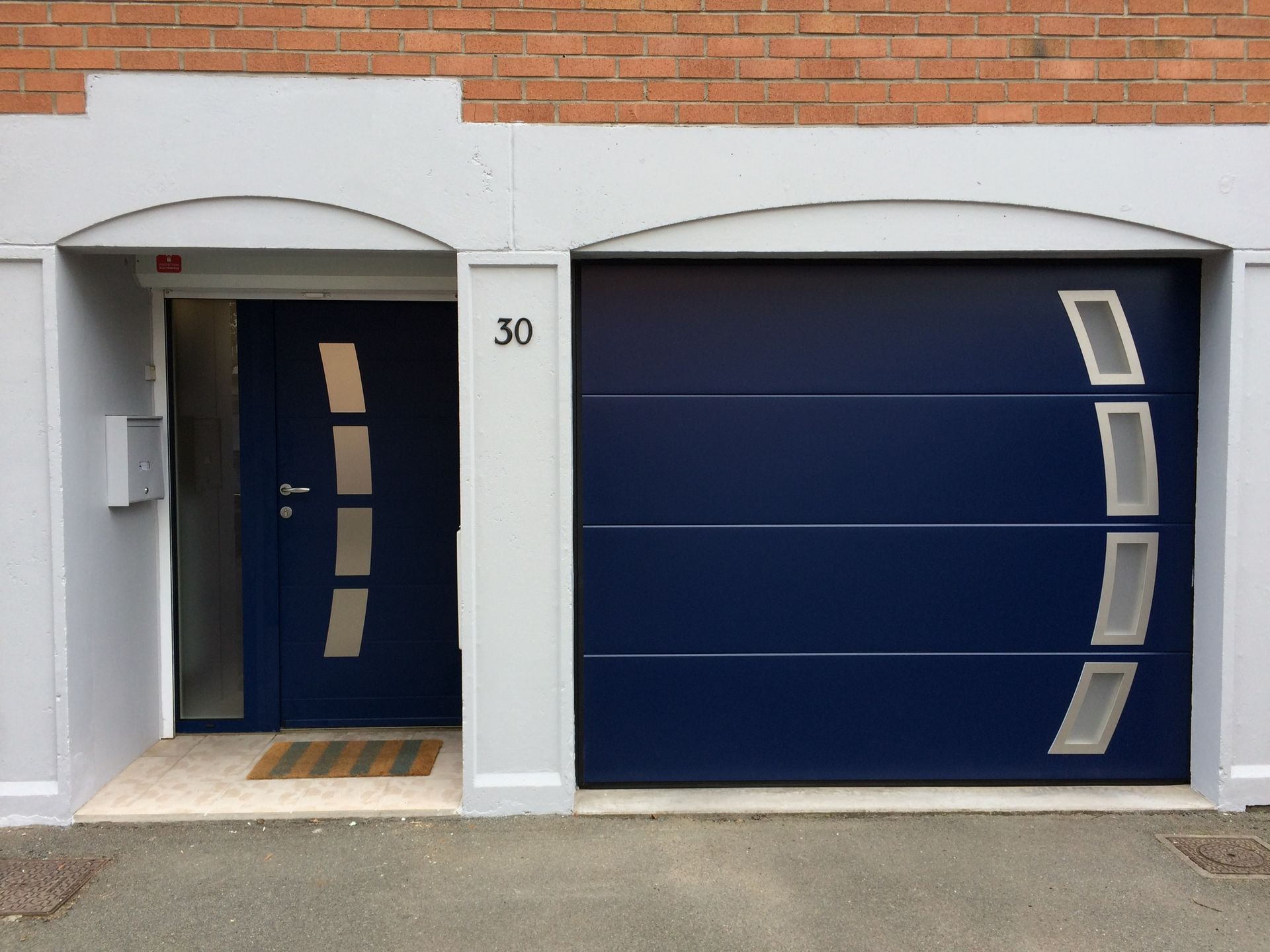 Porte de garage et porte d'entrée