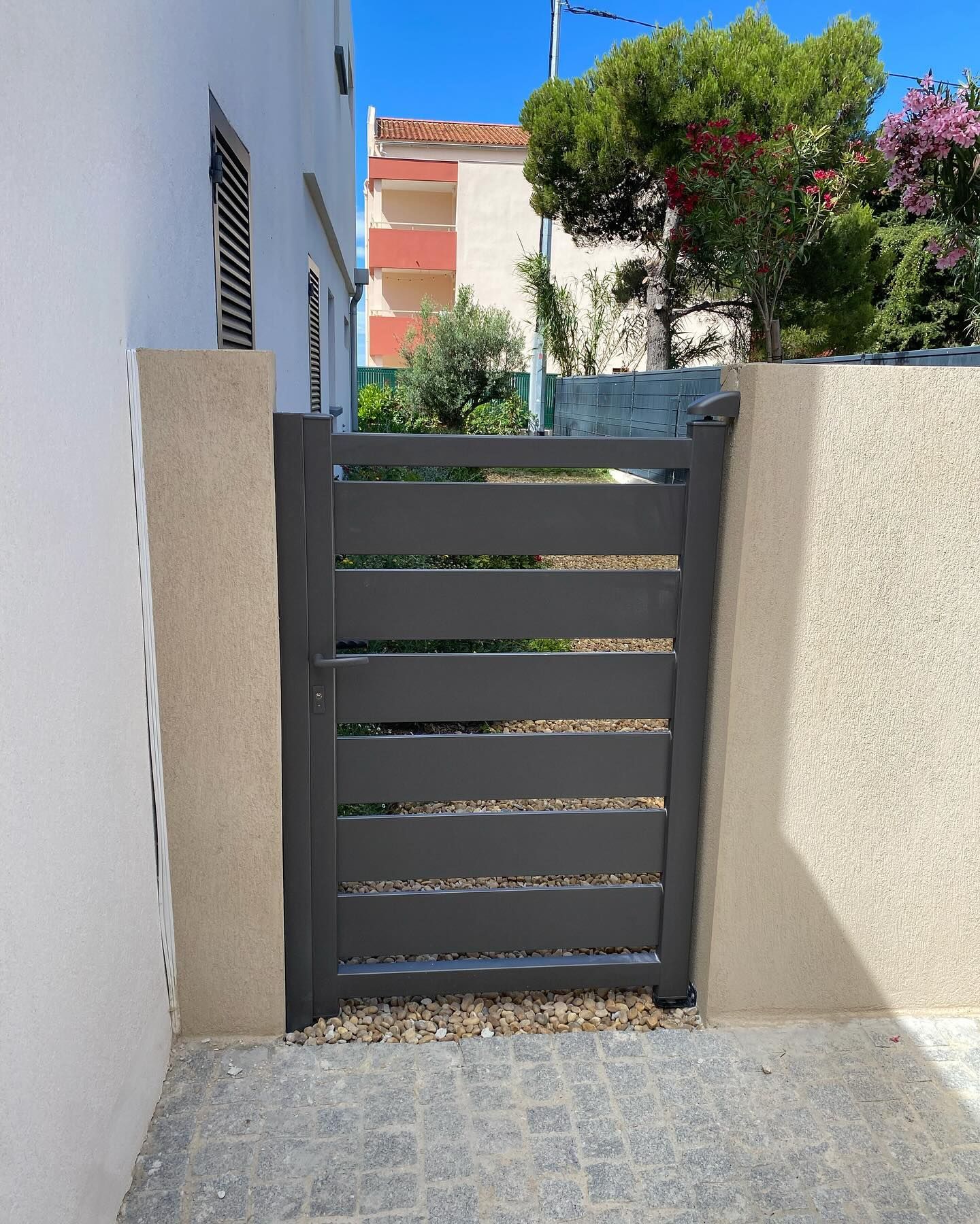 Porte extérieure en aluminium