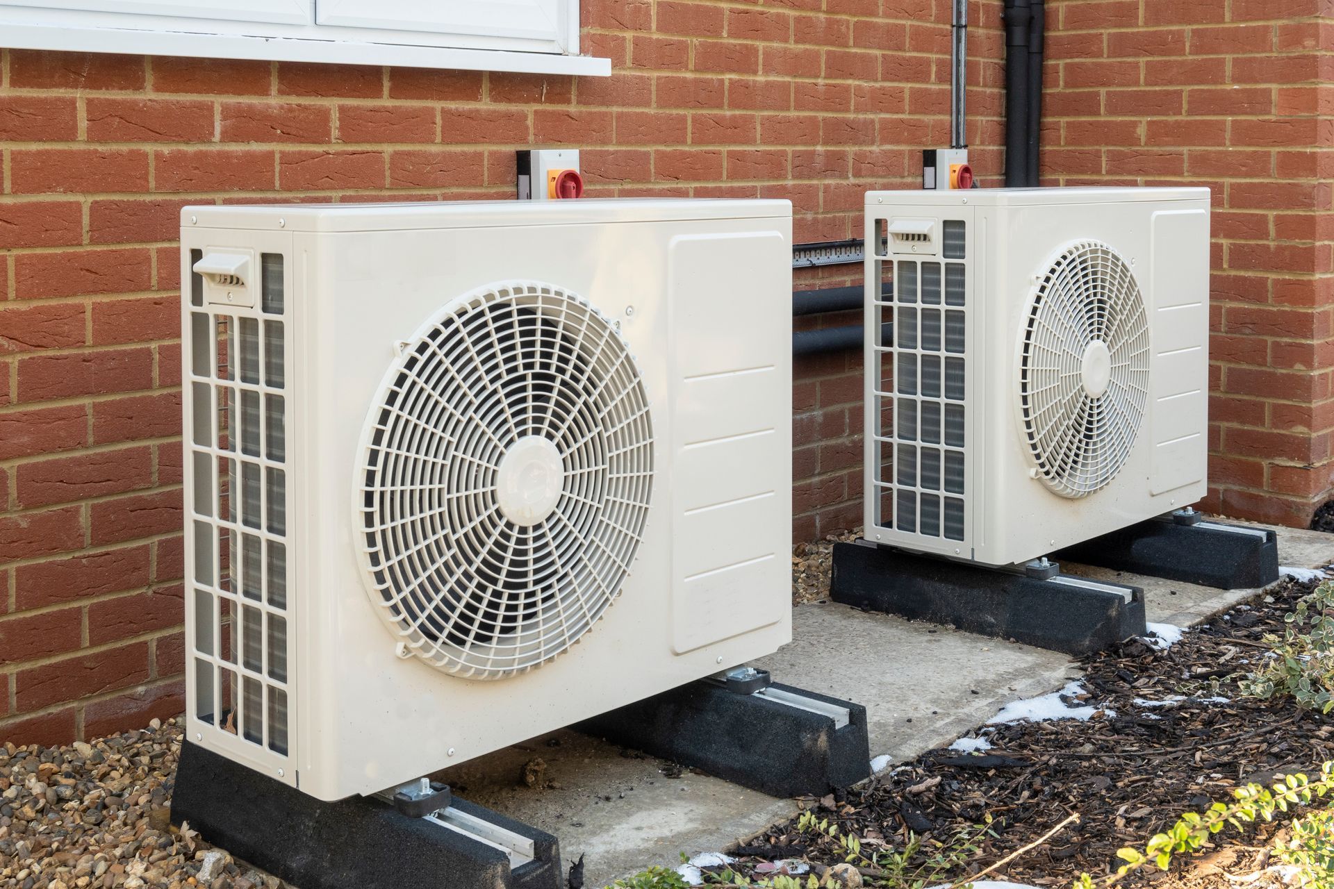 Deux unités de climatisation à l'extérieur