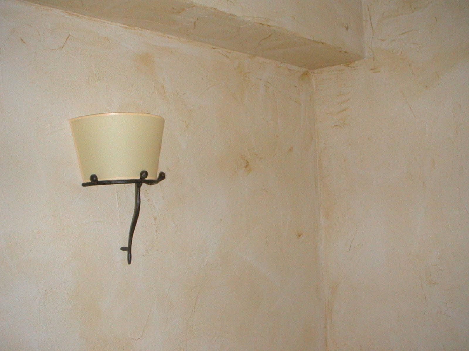 Pose de revêtements muraux