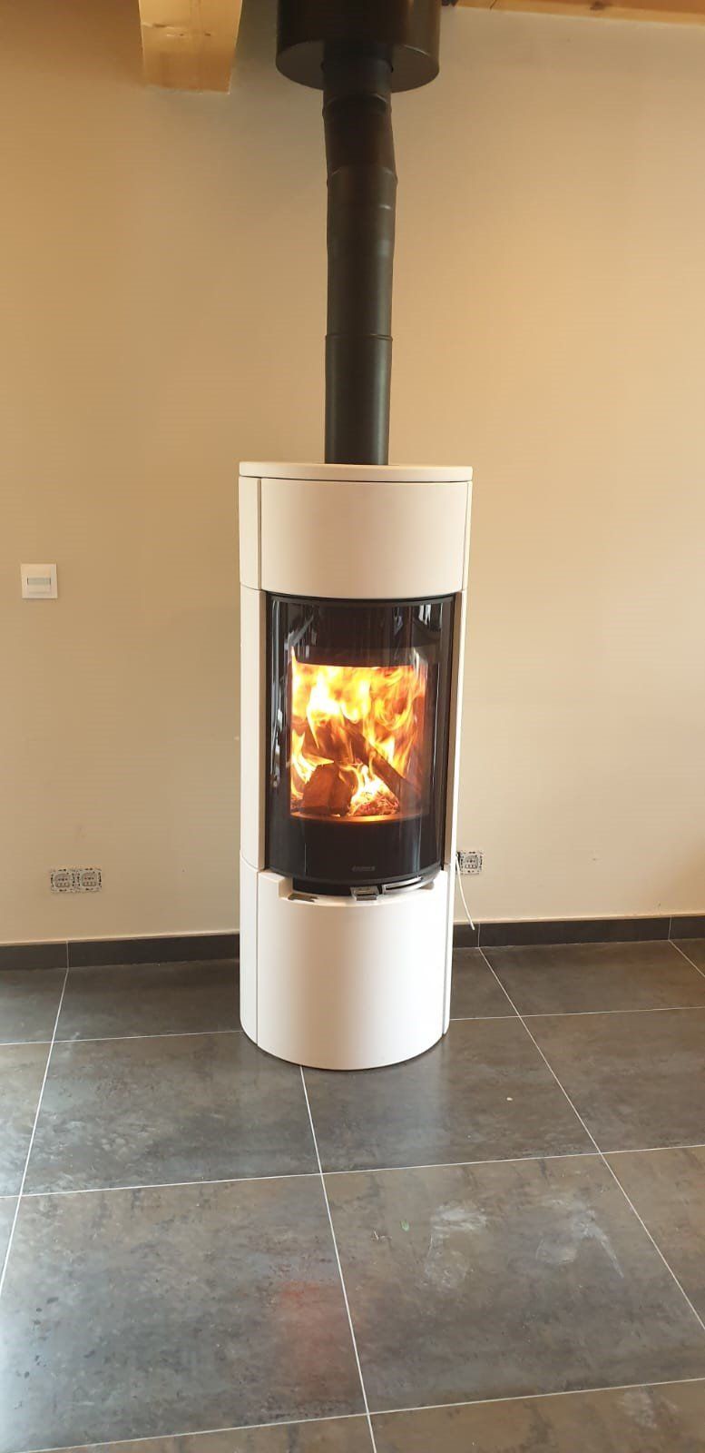 Poêle à bois blanc