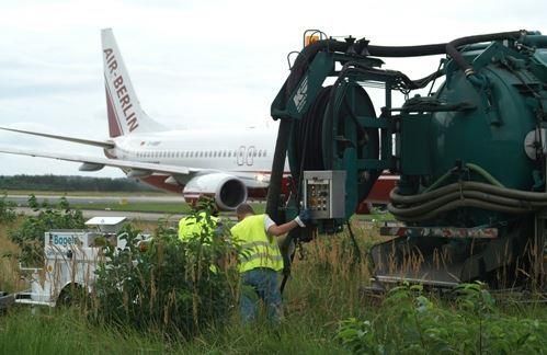 Ein Flugzeug mit dem Wort Air Berlin auf dem Heck
