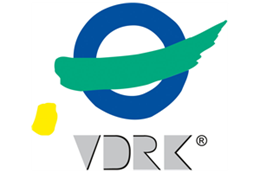 Ein Logo für VDRK mit einem blauen Kreis und einem grünen Pinselstrich