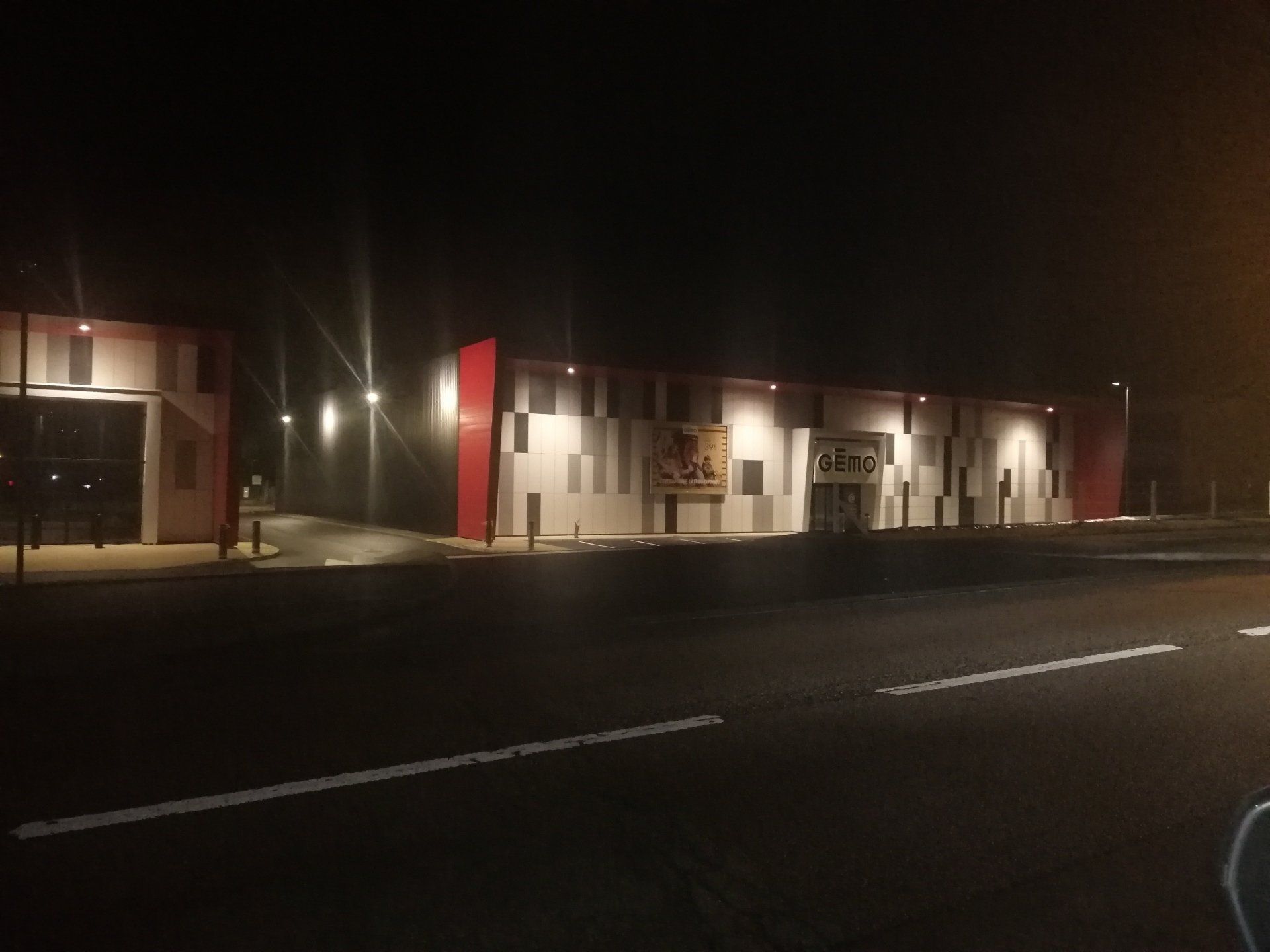 Éclairage extérieur magasin