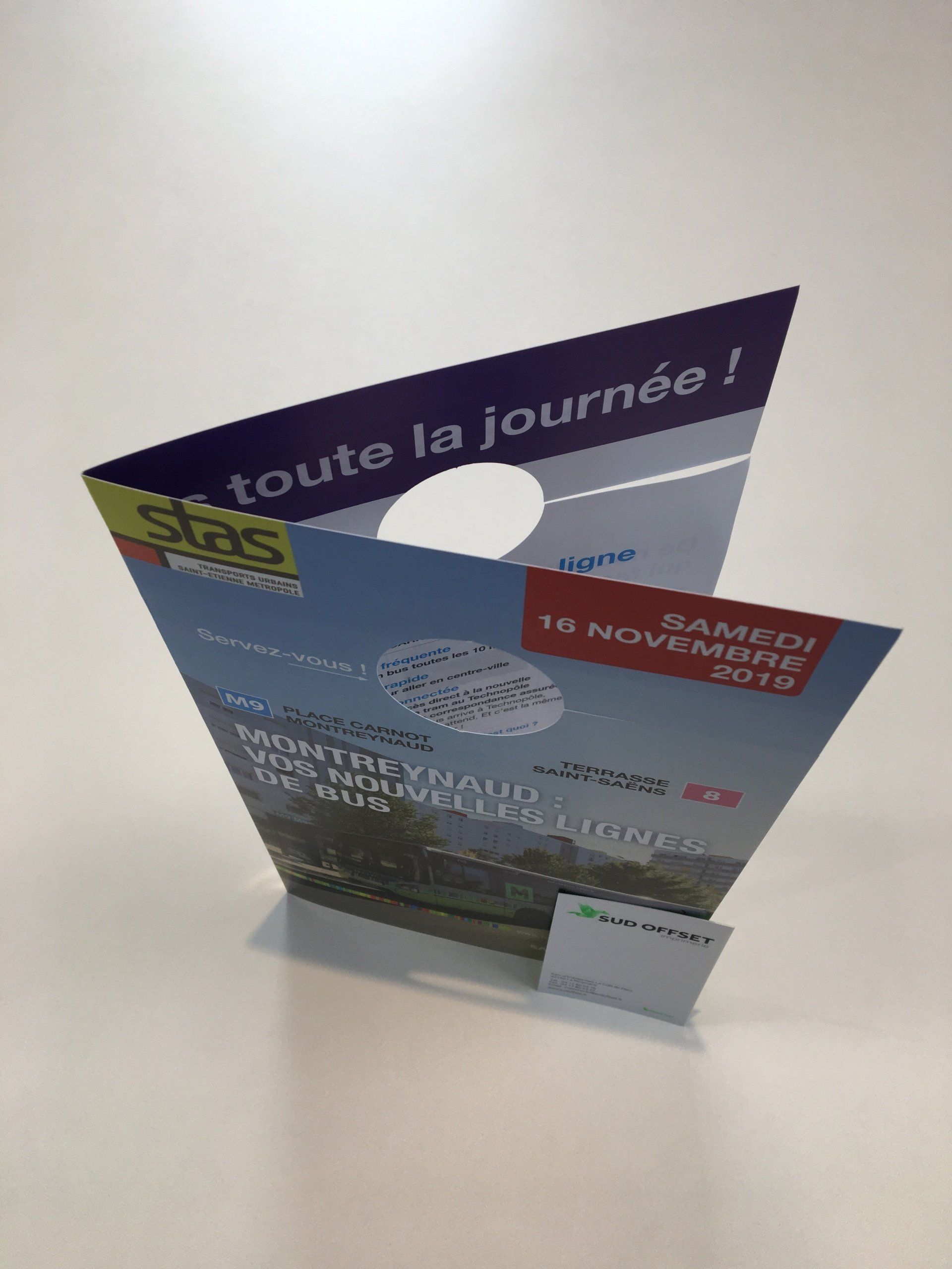 dépliant avec découpe