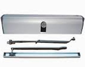 Una imagen de un cierrapuertas con control remoto.