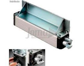 Una imagen de una caja de metal con un motor dentro de ella.