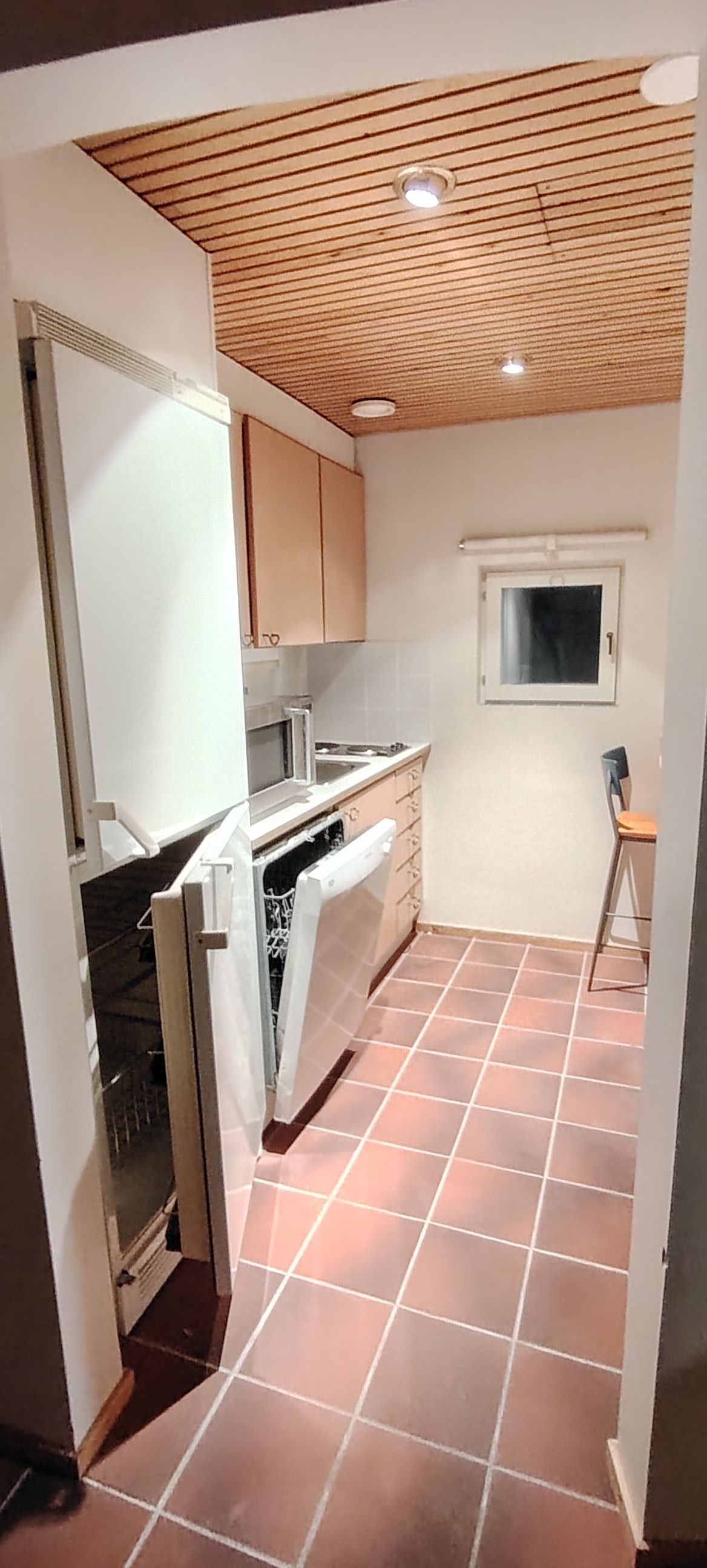 Saunatilan keittiö, keskustassa