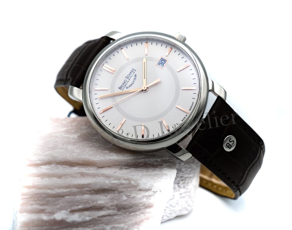 Elegante Uhr mit Lederarmband und hellem Zifferblatt