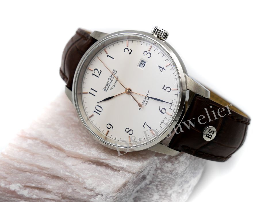 Elegante Uhr mit Lederarmband und hellem Zifferblatt