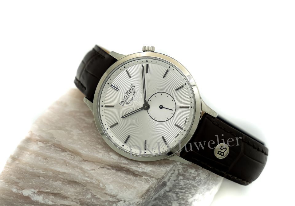 Elegante Uhr mit Lederarmband und hellem Zifferblatt