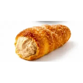 Cono de hojaldre crujiente y dorado, relleno de crema, sobre un fondo blanco