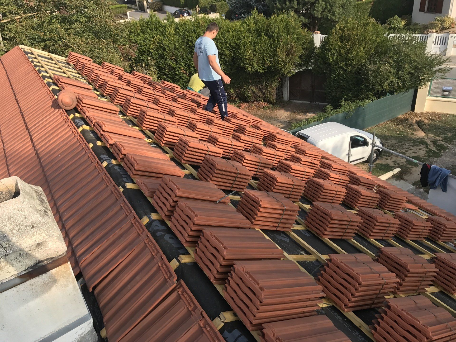 Couverture en tuiles rouges