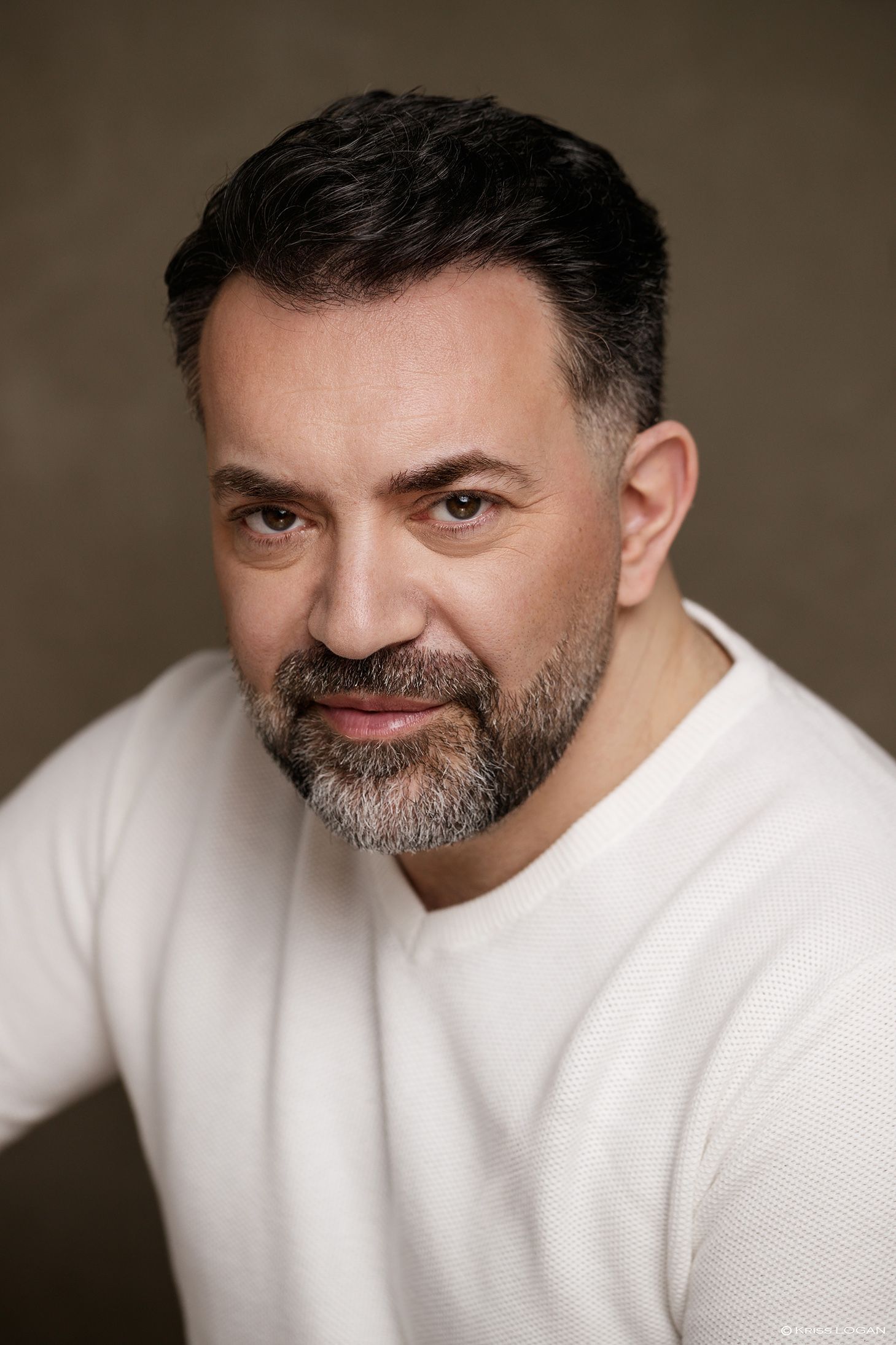 Portrait de Fadi Dahdouh, ostéopathe D.O., auteur et conférencier
