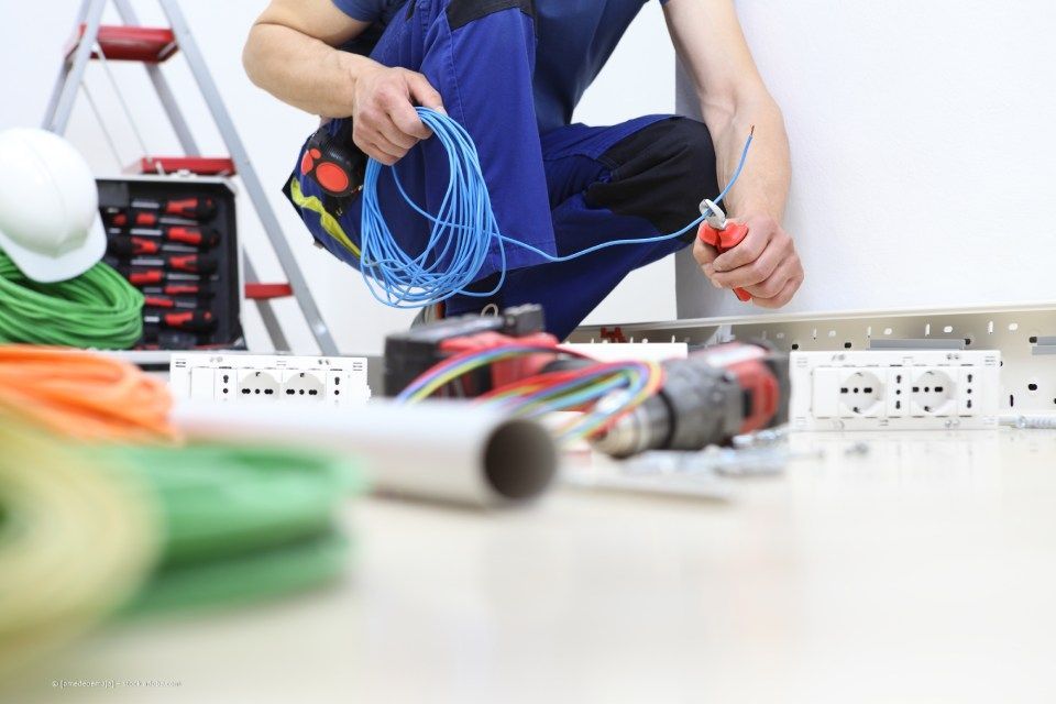 Kabel und Werkzeug für Baustrom Mitarbeiter Manuel Lucke