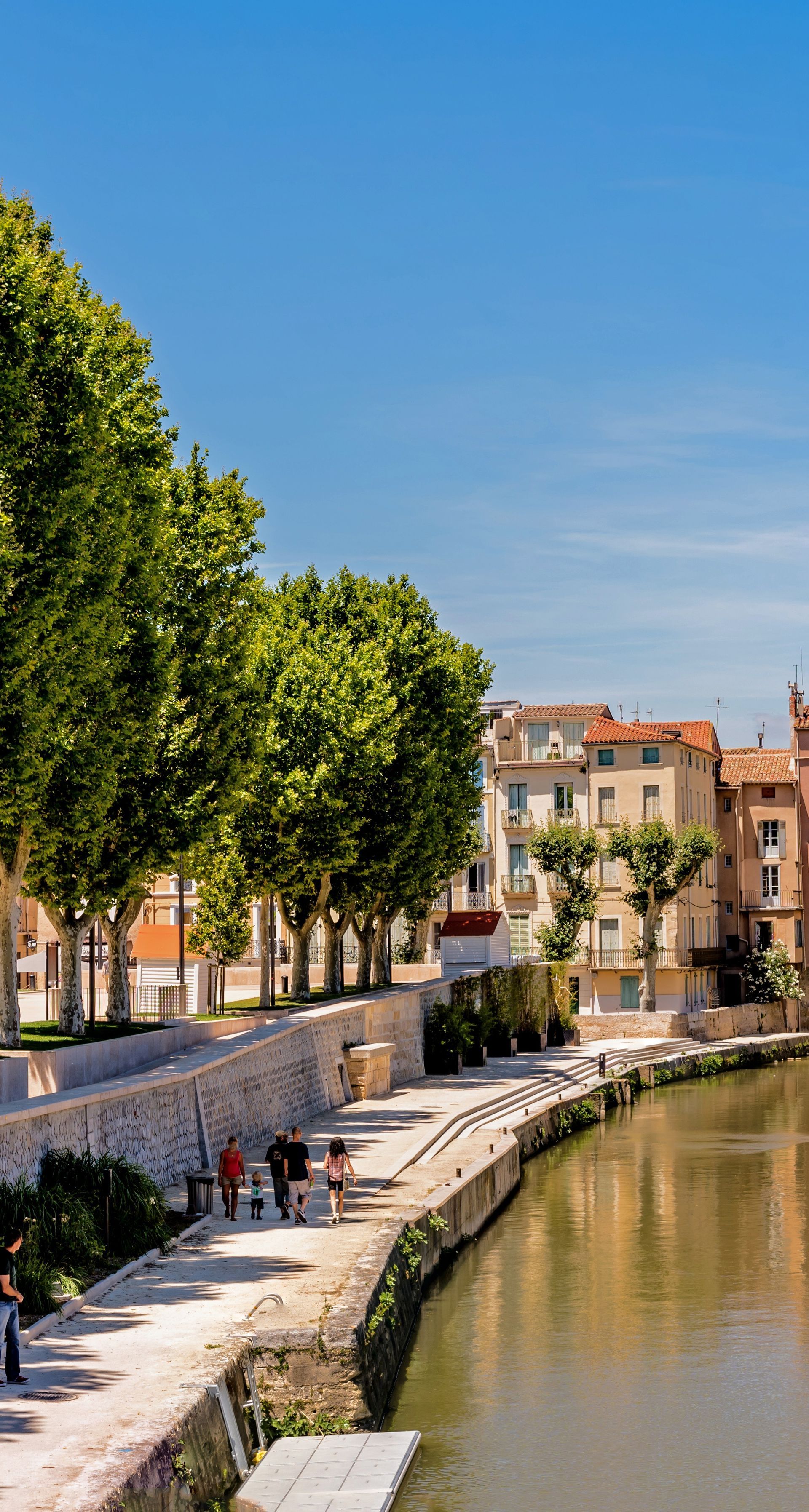 Bord du fleuve aménagé