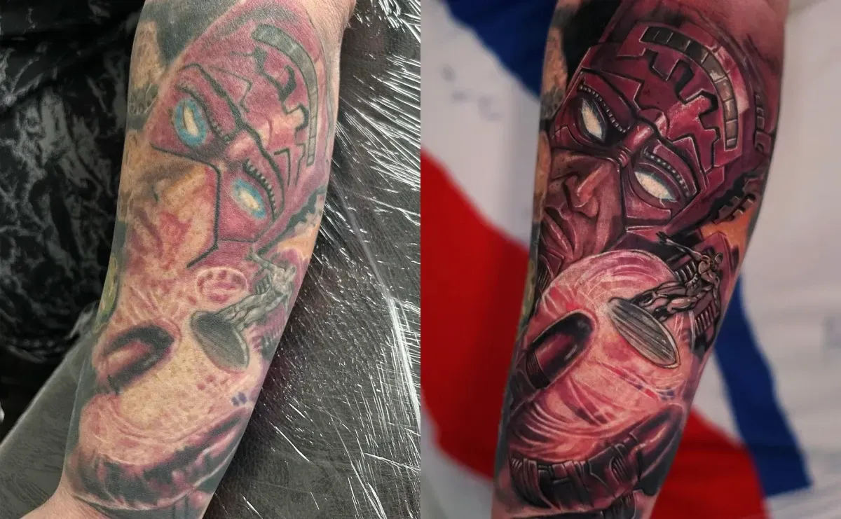 Primer plano de un antebrazo tatuado con un diseño colorido de dragón sobre piel oscura