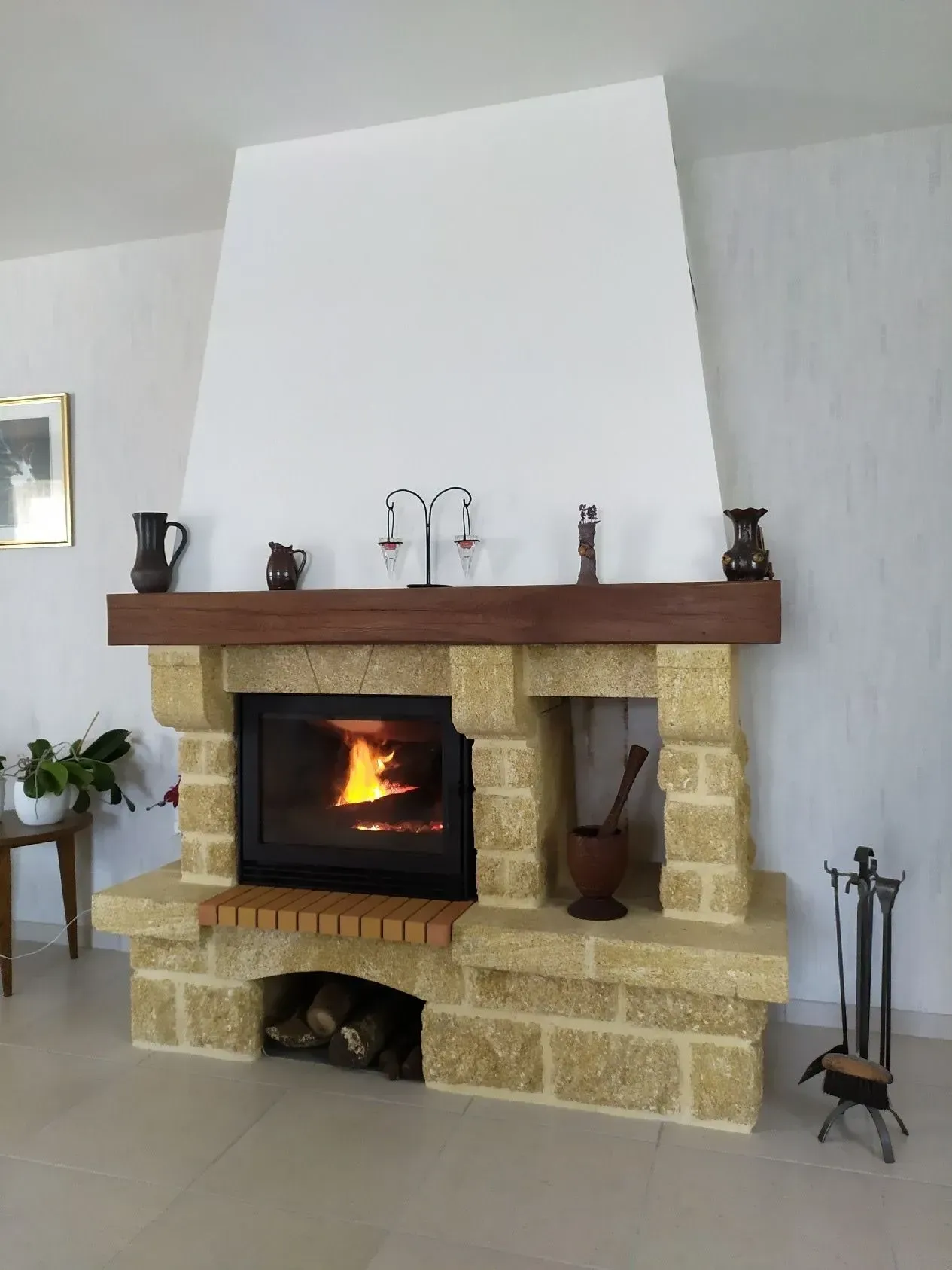 Une cheminée en briques