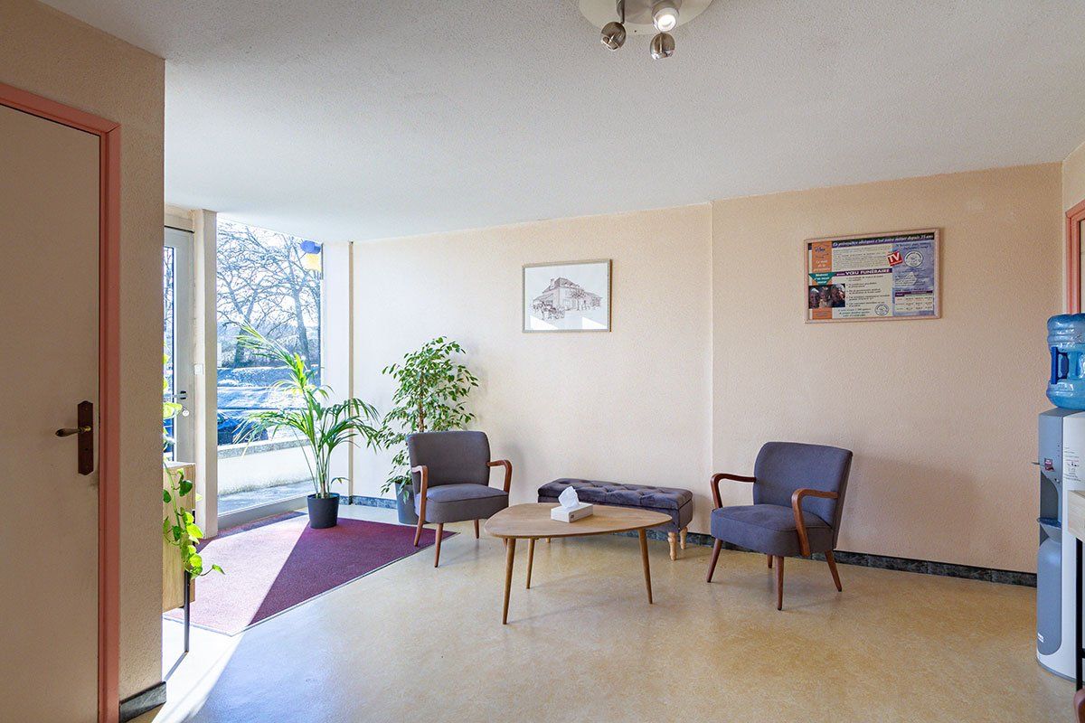 Salon d'accueil de pompes funèbre.