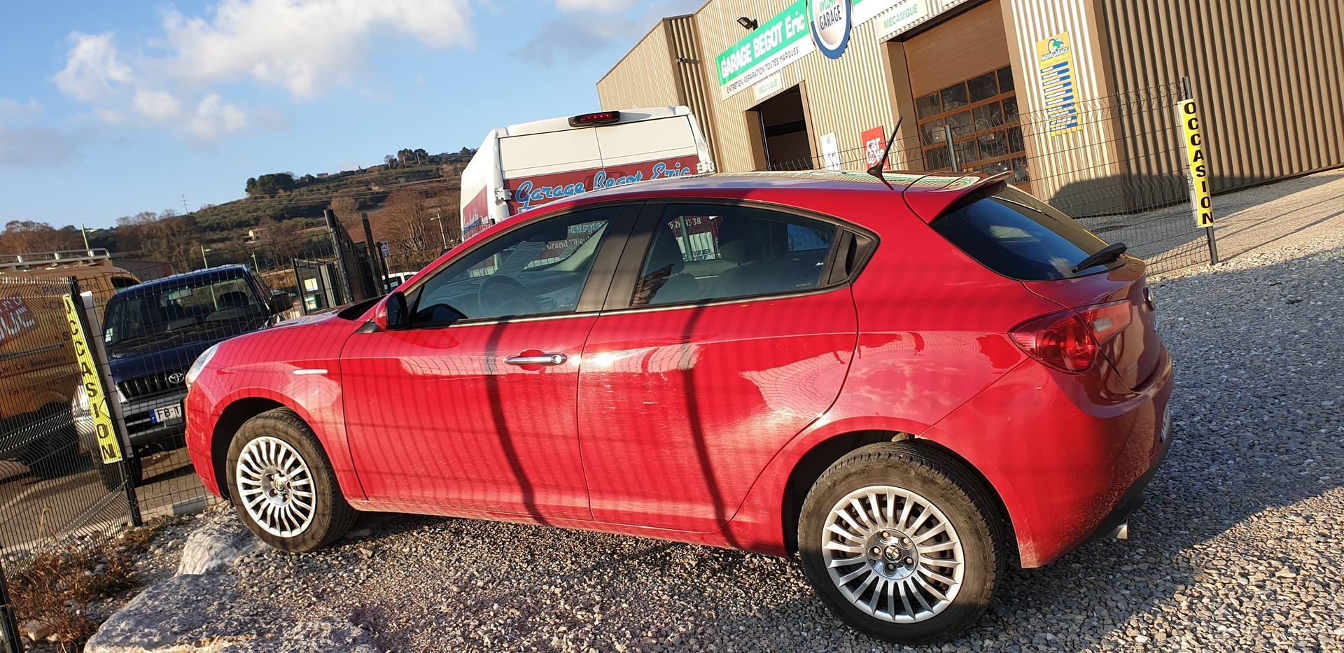Voiture rouge Alpha Romeo d'occasion