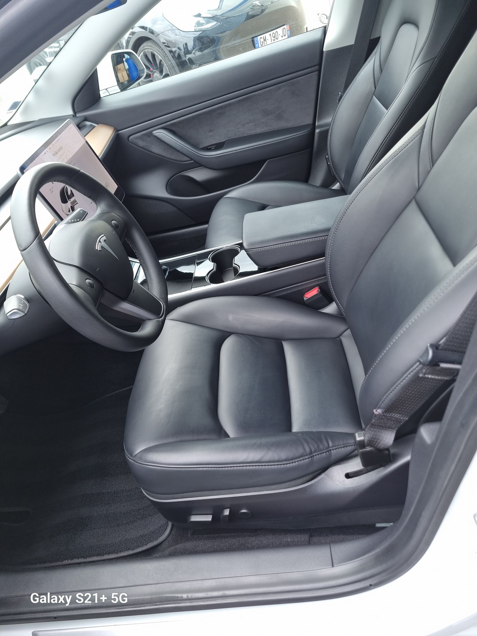 Nettoyage intérieur de l'avant d'un véhicule et du tableau de bord