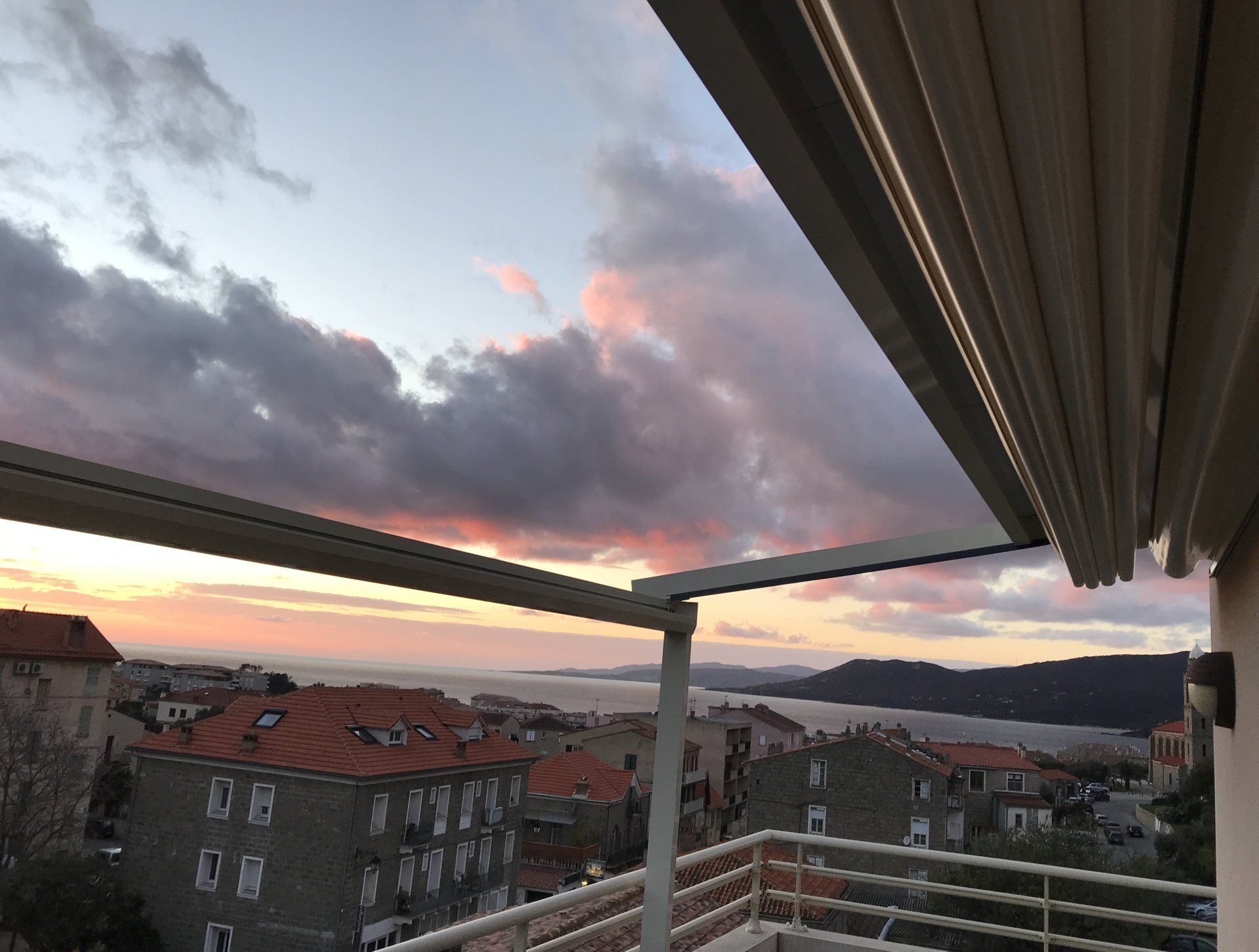 Pergola A100 résidence Quatrina Propriano