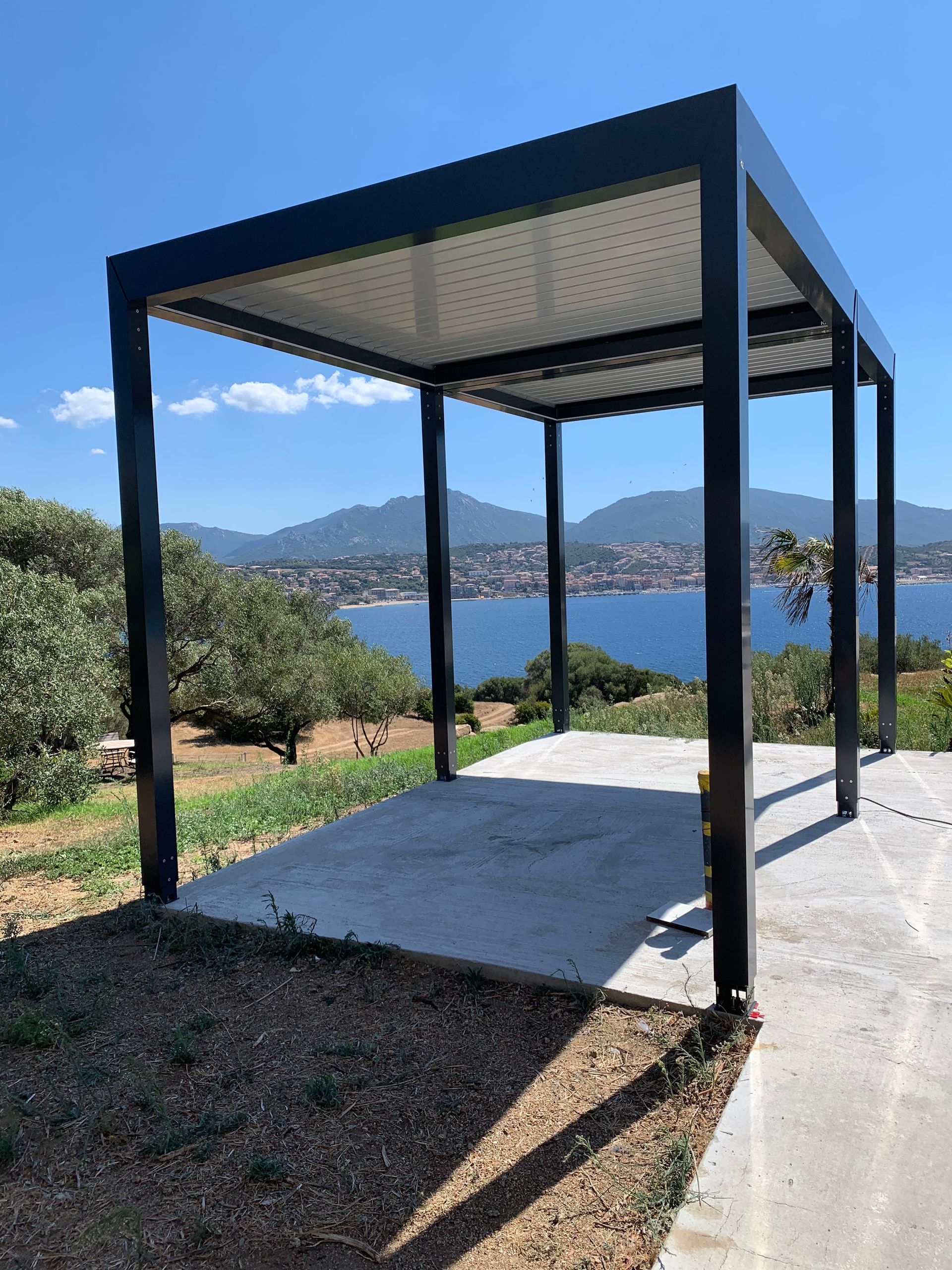 Pergolas sur une terrasse en extérieure