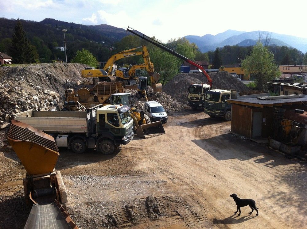 Cantiere con camion e ruspe - Birolini SA