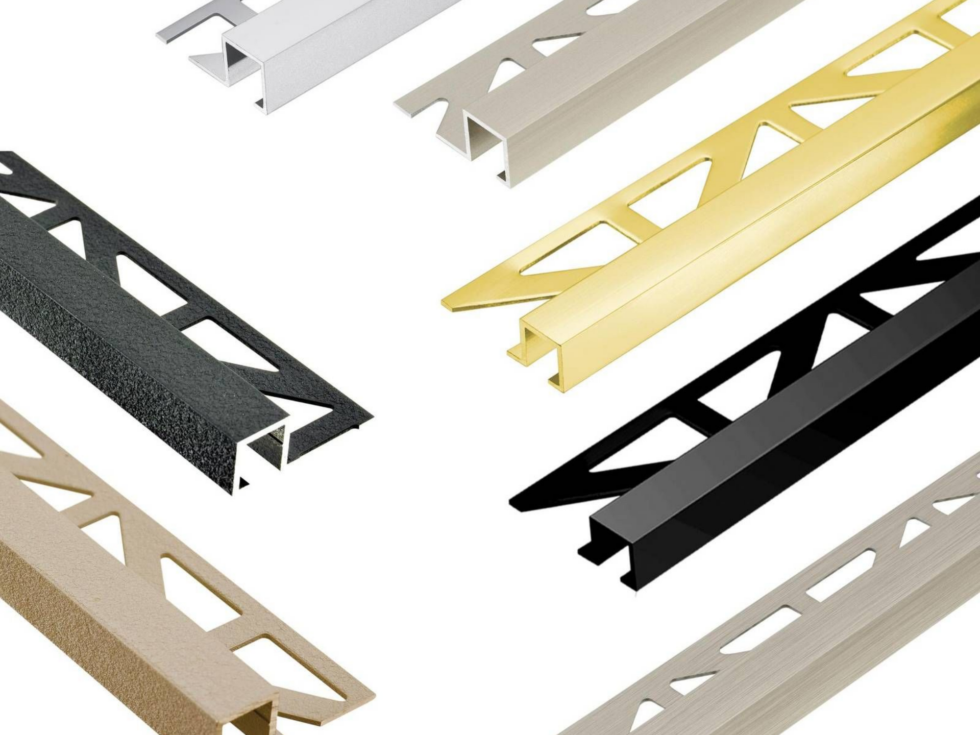 Divers éléments décoratifs en métal blanc, doré, noir et beige, disposés sur un fond blanc