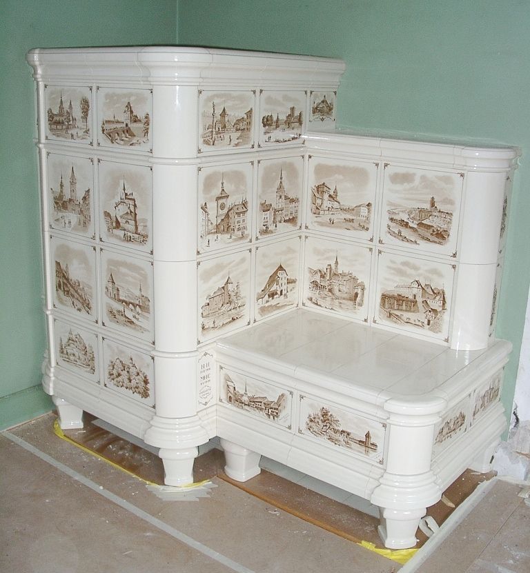 Handbemalter Kachelofen neu aufgebaut