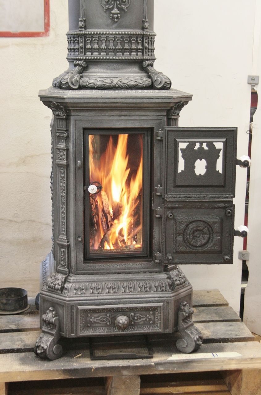 Cast-iron stove with one tall fire door made from two smaller doors, original view preserved with doors closed