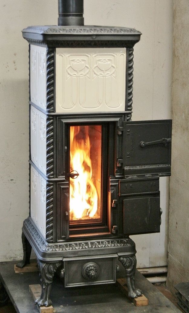 Klus Lucelle model stove refurbished with two-part fire door and large glass door