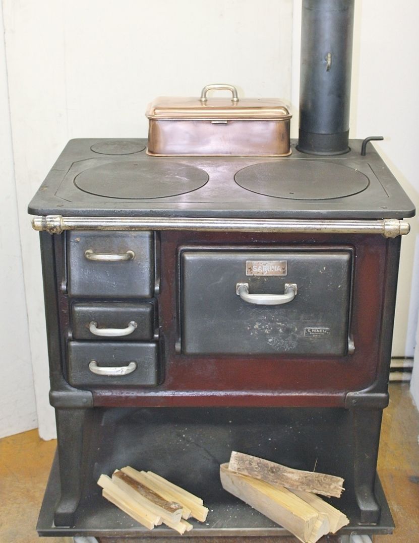 Eleganter Herd Nr. 1891- Sarina Herd aus den 1920er Jahren, mit original Händlerschild auf der Backofentüre