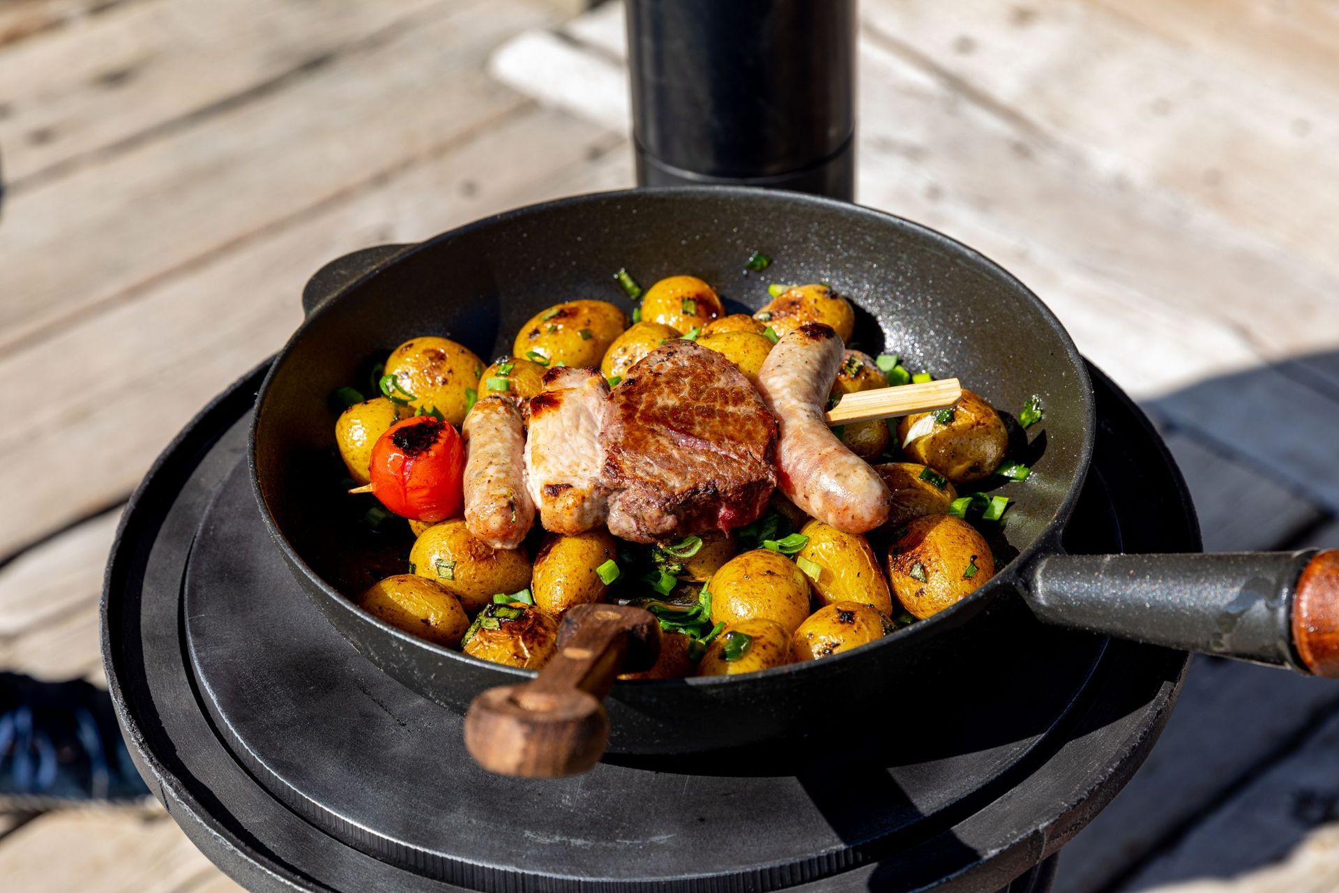 Exemple de poêle en fonte avec plaque pour la cuisson
