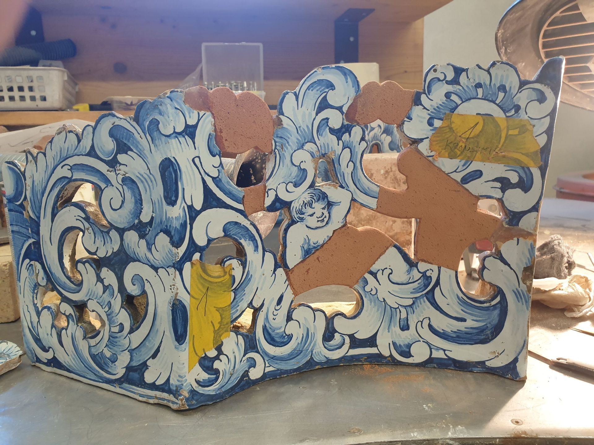 Rajout des parties manquantes de la moulure de couronne