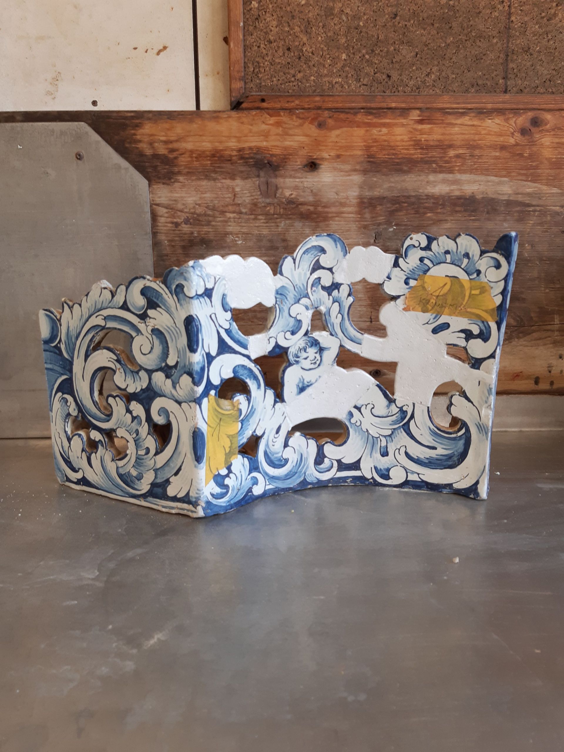 Peinture de la moulure de couronne, étape 1