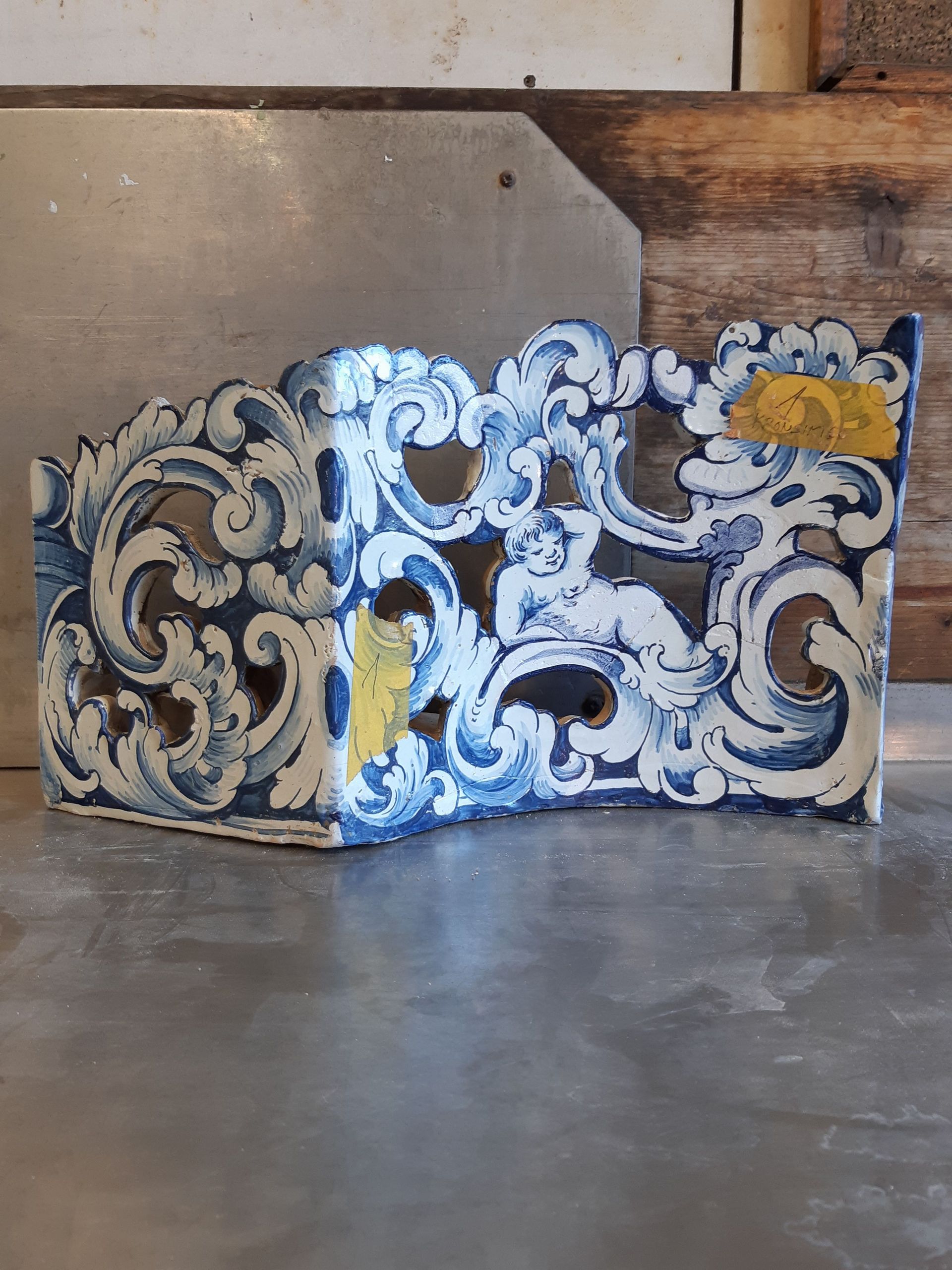 Moulure de couronne entièrement restaurée