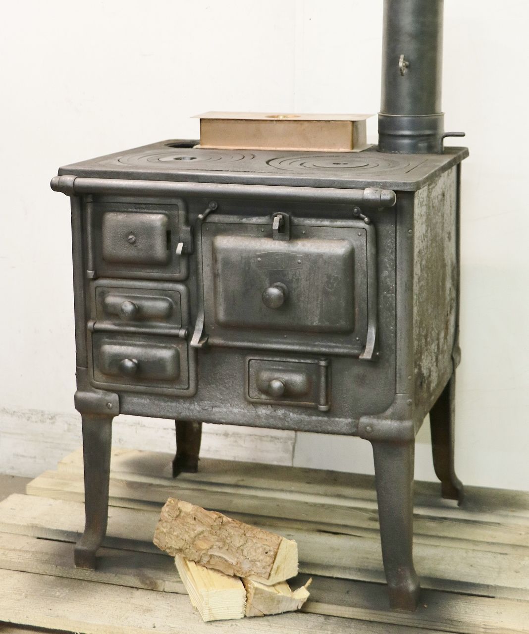 Eleganter Herd Nr. 2092- Ein kleiner kompakter Sarina von 1920