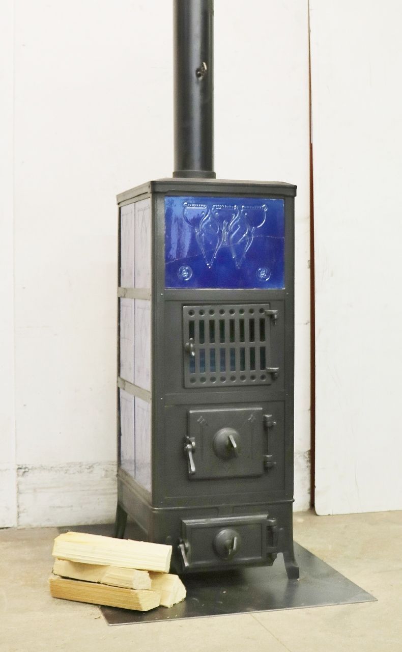 Kachelofen Nr. 2106- Kluser Ofen mit ultramarinblauen Kacheln