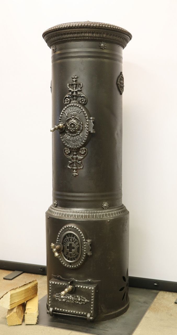 Poêle en fonte n° 2139- Un four cylindrique suisse de la manufacture J. Böhler de Bâle