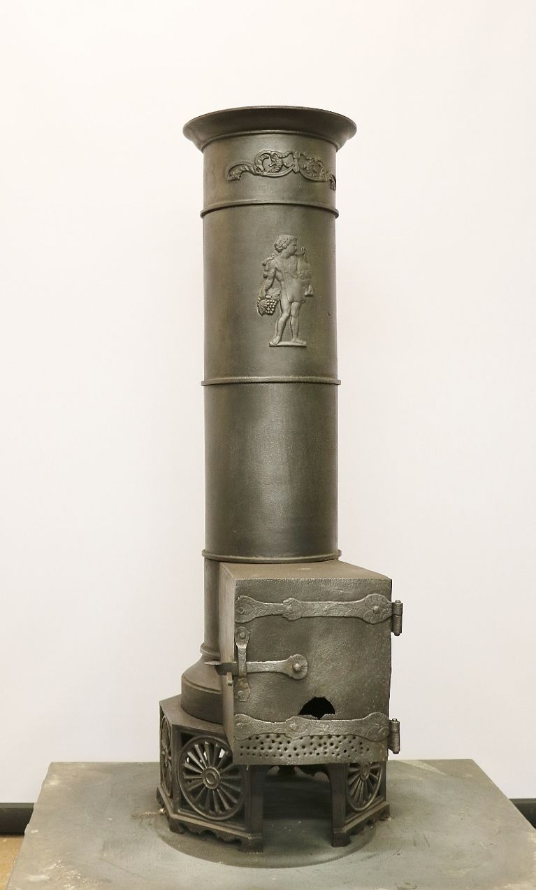 Poêle en fonte n° 2149- Poêle en fonte allemand de la fonderie Hüttenwerk Wasseralfingen